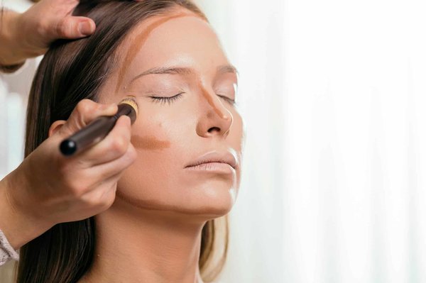 Quels produits utiliser pour un contouring discret mais efficace?